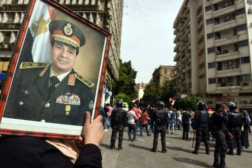 السيسي يعدد انجازاته الاقتصادية متجاهلا الانتقادات
