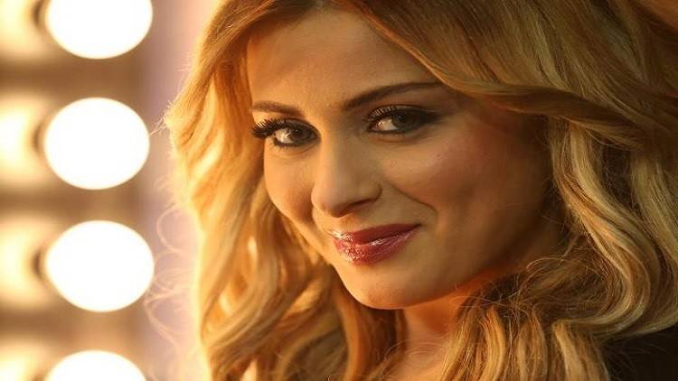 بالصور- مطربة سورية تثير سخط السعوديين.. والسبب؟