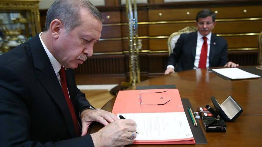 "طفحَ الكيل" بين أردوغان وأوغلو.. و3 أسماء مرجّحة لخلافة الأخير