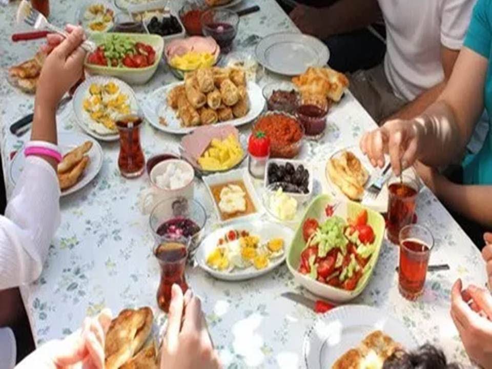قلل طعامك كي تغمرك السعادة