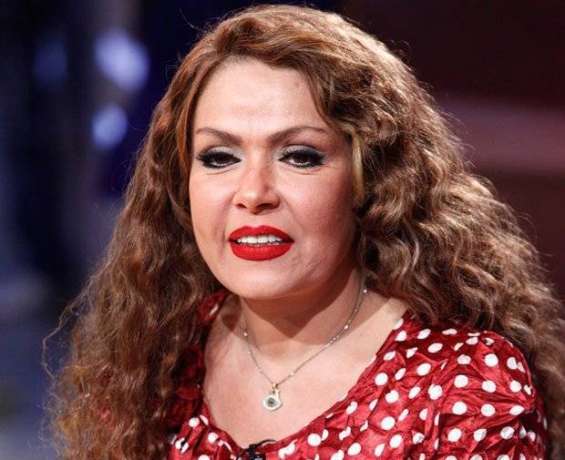 لوسي  تثير الجدل بصورها هذه!