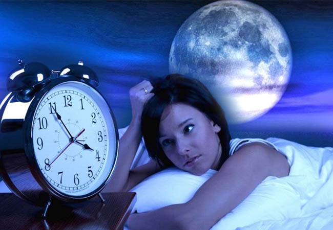 كيف تؤثر أطوار القمر المختلفة على النوم؟