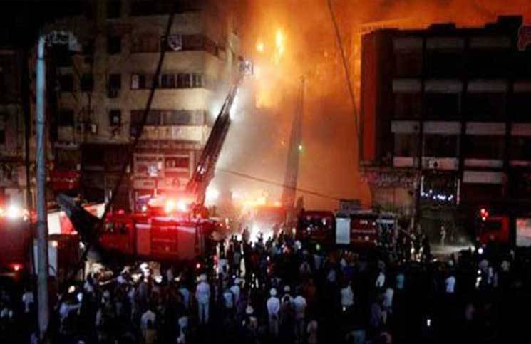 حريق في وسط القاهرة يخلف 3 قتلى وعشرات الجرحى