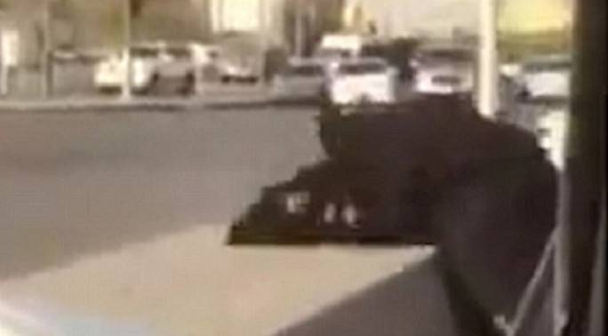 بالفيديو..  أقوى ملاكمة بين خليجيتين في الشارع!