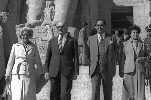 صور تكشف عن تاريخ الكيان الصهيوني في الخداع والتنكر