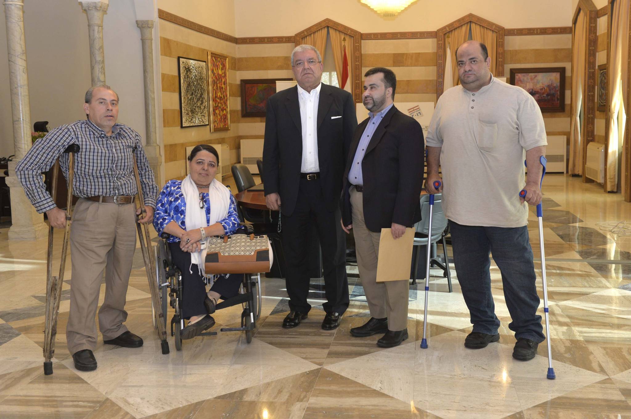 المشنوق بحث مع 