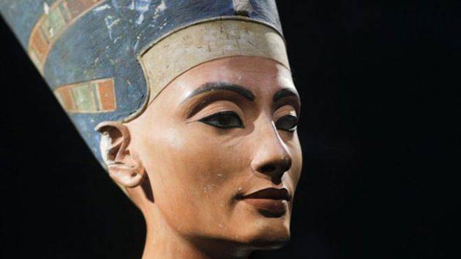 وزير الآثار المصري: لا تنقيب عن غرف سرية في مقبرة توت عنخ آمون