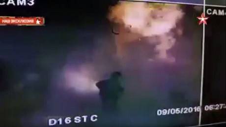 لحظة تفجير انتحاري نفسه في الشيشان الروسية (فيديو)