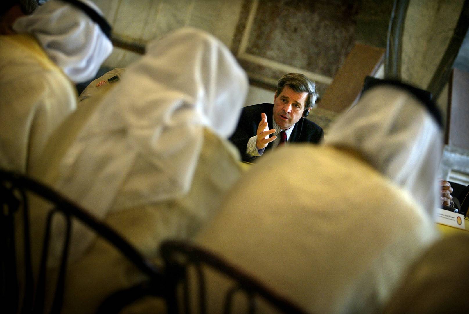لماذا أجهز ‫#‏بريمر‬ على ‫#‏الجيش_العراقي‬؟