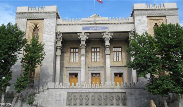 إيران تستدعي القائم بالأعمال الكويتي.. وتسلمه احتجاجا