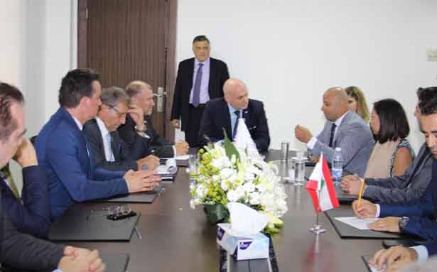 التقى مايلز ووفد الأعمال اللبناني ــ الأوسترالي
حكيم دعا اللبنانيين المقيمين في أوستراليا
الى الإفادة من فرص الإستثمار في بلدهم