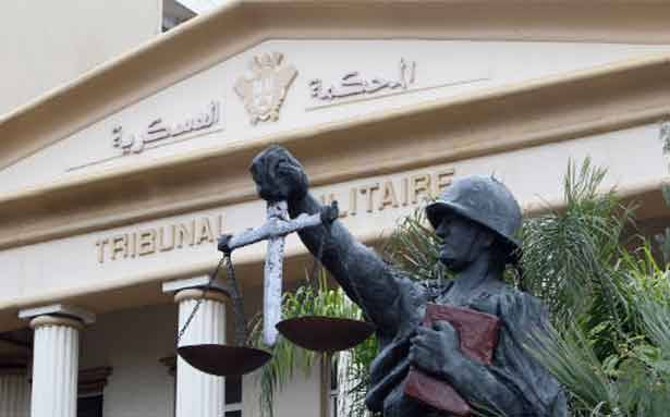 متهم يبرر وجود جعب و8 مماشط في منزله للحماية الشخصية