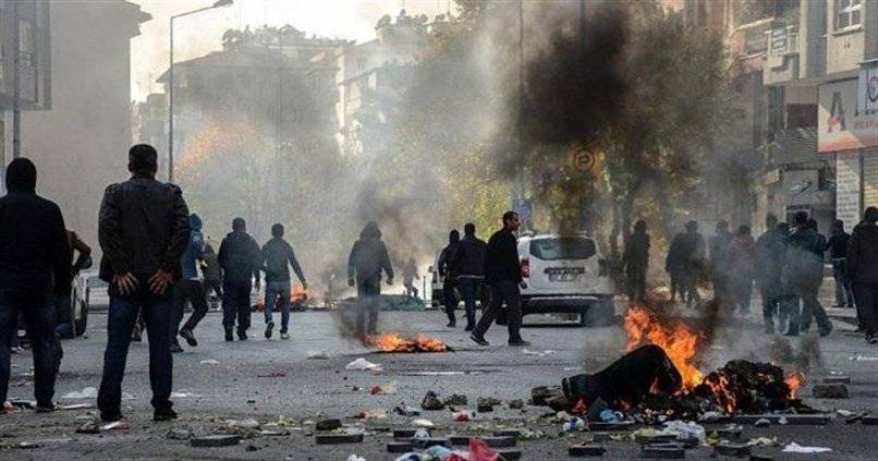 الجيش التركي أحرق 100 شخص أحياء جنوب البلاد