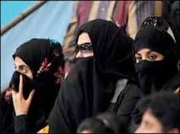 السجن لــ 30 امرأة كويتية سنة مع الشغل