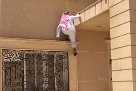 فيديو : سبايدرمان السعودي