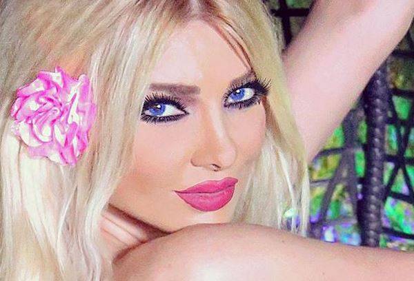 بالصور.. ميريام كلينك "تفلح" بـ"مايو" فاضح
