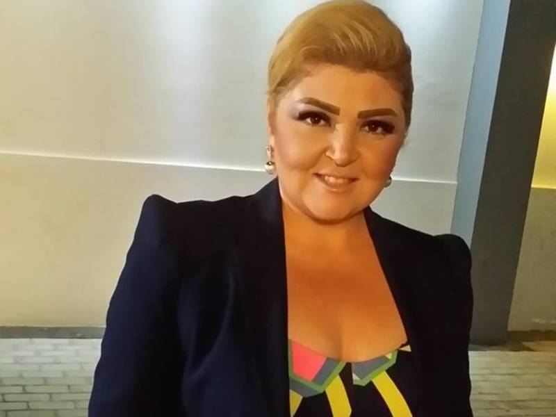 بالفيديو- مها أحمد تبكي على الهواء وتطلب من ابنها المريض أن يسامحها