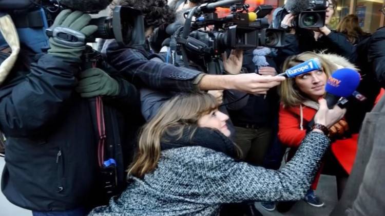 وزير يعتذر عن حركة غير لائقة: لم يكن تحرشا أو اعتداء جنسيا!