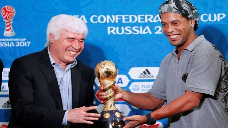رونالدينيو يظهر في مراسم تقديم كأس القارات "روسيا 2017 "