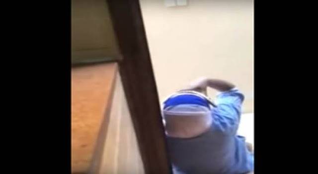 سيدة تدخل على خادمتها في المطبخ ..فصعقت بما تفعل! فيديو