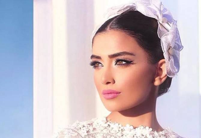 بالصور.. جيسيكا عازار ساحرة بفستان أبيض فهل تزوجت؟