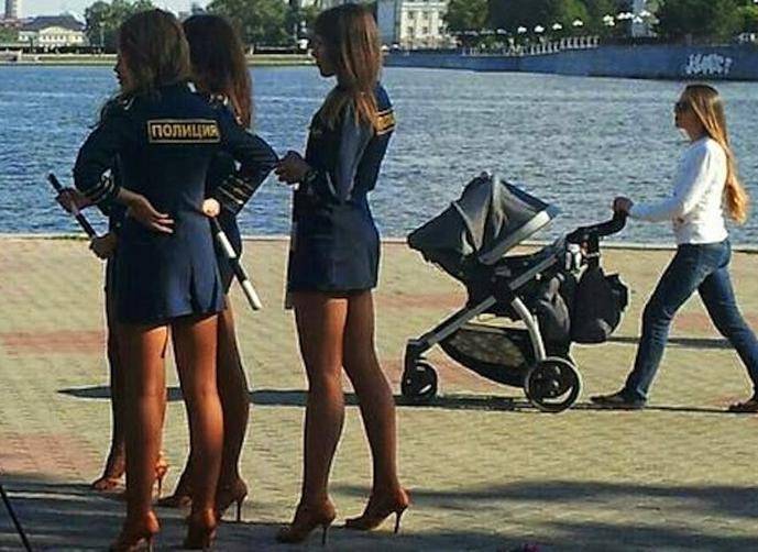 41 صورة للشرطة النسائية المثيرات  في مختلف بلدان العالم