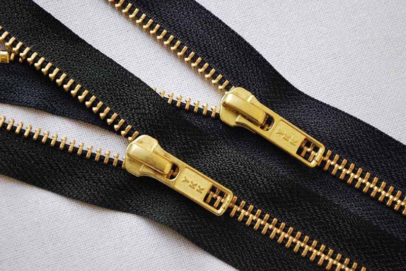 لماذا تجد حروف “YKK” مطبوعة على معظم السحّابات  ؟