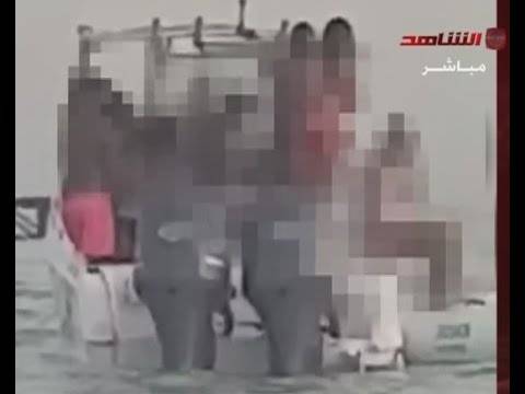 بالفيديو: رقص فاضح بـ”البكيني” وسط البحر