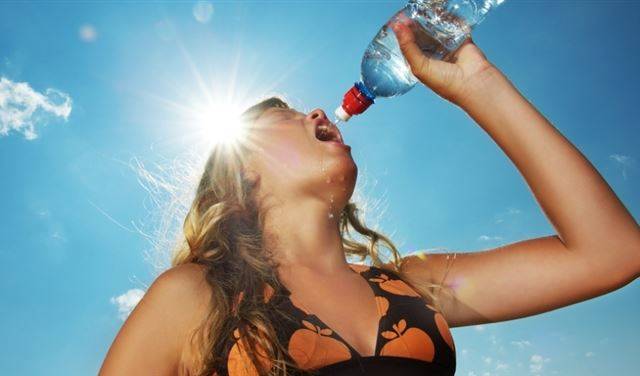 أسهل 10 طرق لترطيب المنزل بدون تكييف