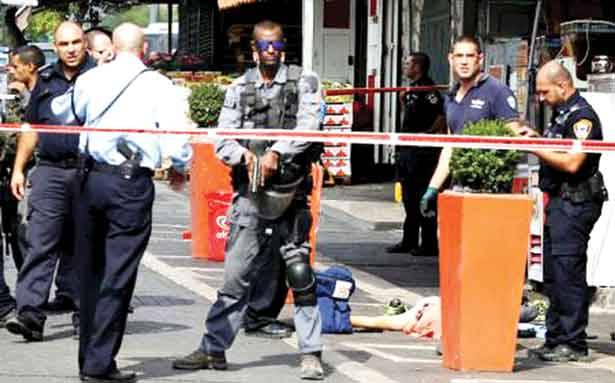 استشهاد فلسطيني بعد طعنه «مستوطناً»
نتنياهو يرفض دعوة فرنسا لمؤتمر التسوية