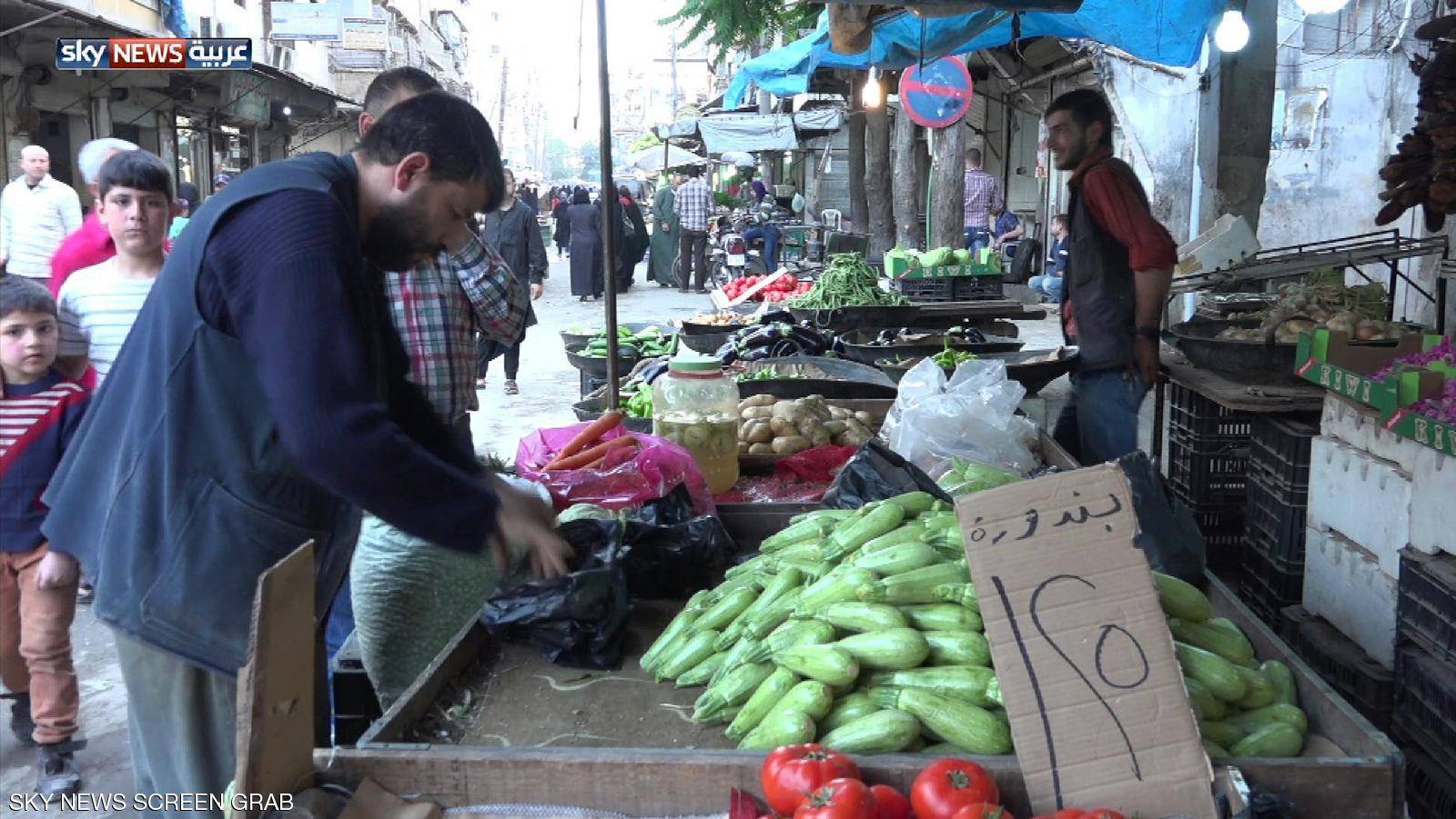 انهيار الليرة السورية يزيد معاناة سكان حلب
