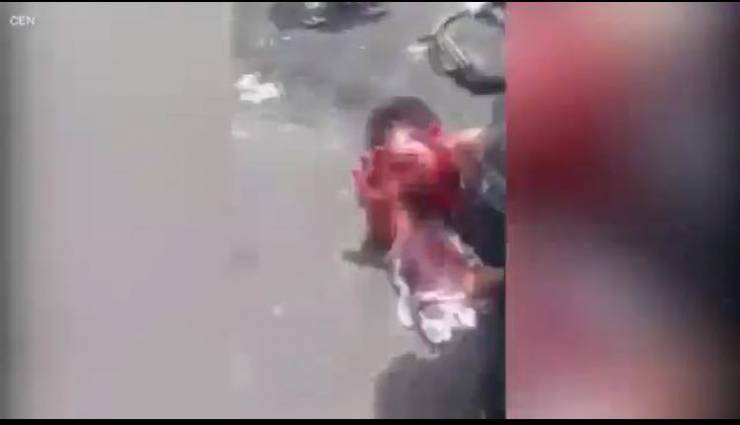 فيديو: رجل يعتدي على إمرأة نائمة في مترو الانفاق..شاهد ماذا حصل له