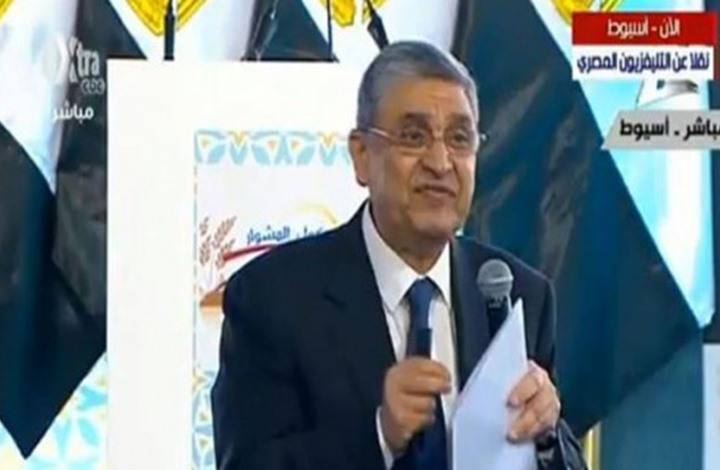 بالفيديو السيسي يسكت وزير المياه المصري