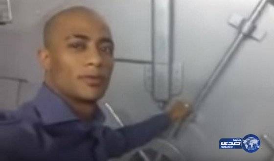 بالفيديو ممثل مصري يكشف عن خزنة في منزله بحجم غرفة كلها دولارات