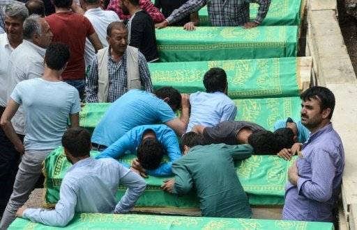 تركيا تشيع 13 قرويا قتلوا في انفجار نسب الى حزب العمال الكردستاني