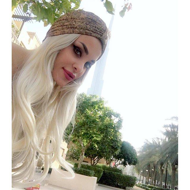 شاهد.. دومينيك حوراني برفقة حماتها للمرة الأولى