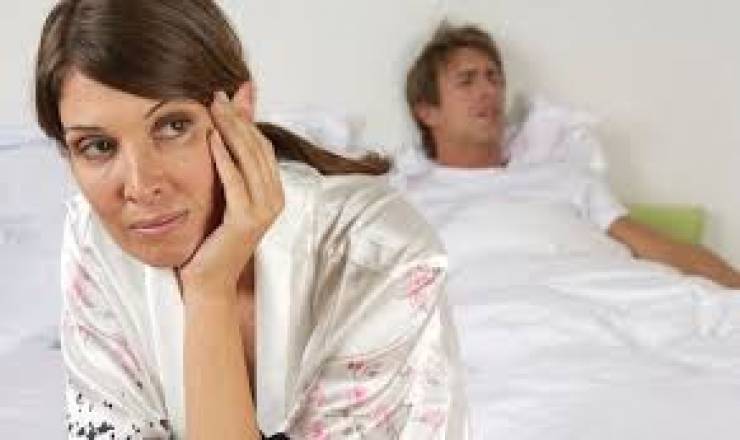 تزوج حماته في فترة خطوبته والسبب؟