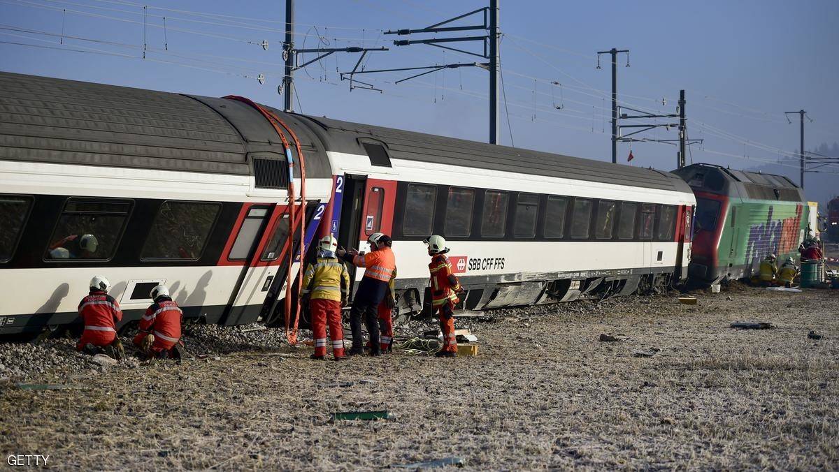 تصادم قطار بحافلة في سويسرا يسفر عن مصابين