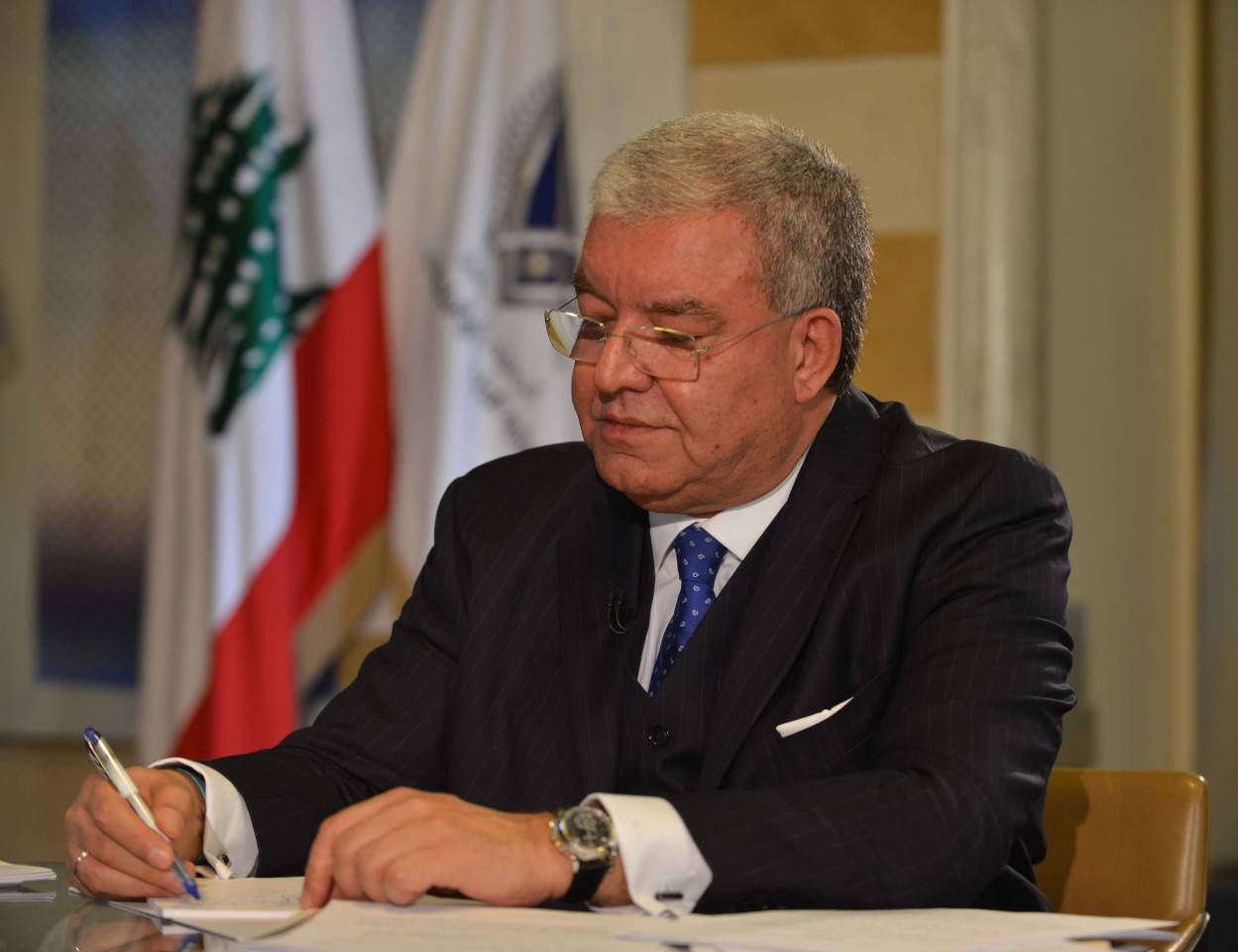 المشنوق تابع استعدادات المرحلة الثالثة من الإنتخابات