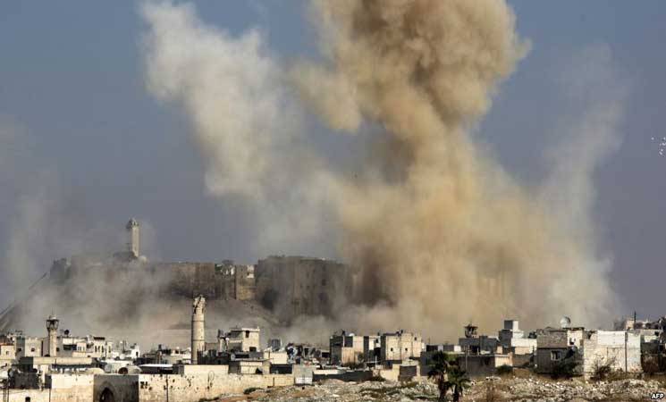 المرصد السوري: استهداف طريق يؤدي إلى حلب بأعنف ضربات جوية منذ فبراير