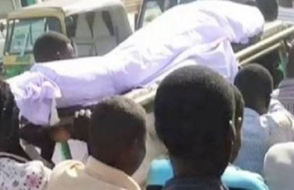 نهض المتوفى من مرقده في السودان قائلاً: أعطوني ماء.. و فرّ المشيعون