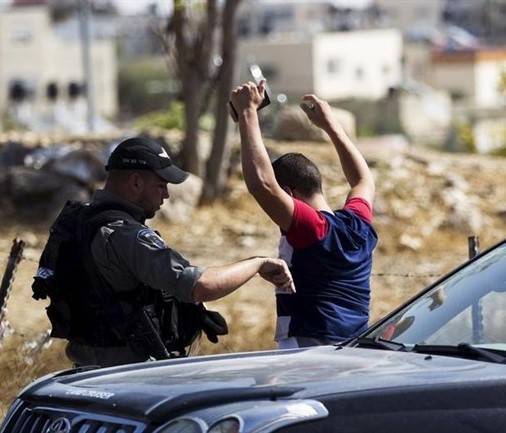 الاحتلال يعتقل 15 مواطناً من الضفة