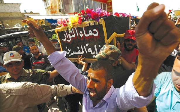 قتلى وجرحى لدى تفريق محتجين
مناصرو الصدر اقتحموا المنطقة الخضراء