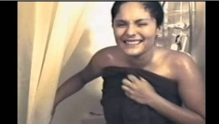 فيديو: رجل يصّور زوجته وهي تستحم.. فكانت الصدمة