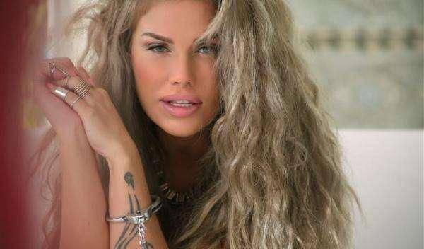 بالفيديو.. نيكول سابا تنسحب عن المسرح بسبب موقفٍ محرجٍ