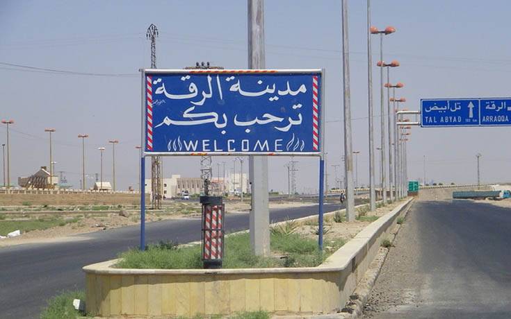 مناشير من طائرات التحالف تُطالب سكان الرقة بمغادرتها للمرة الأولى