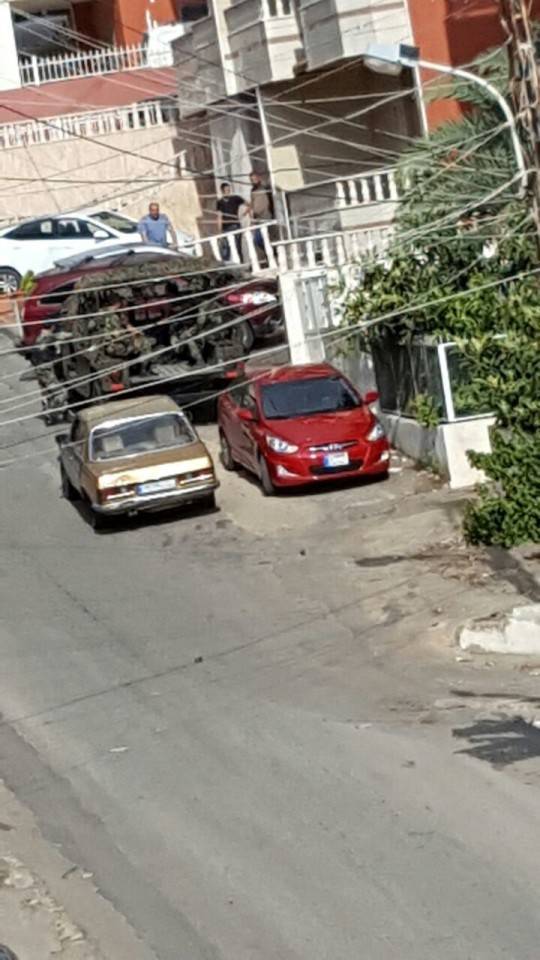 بالصور: تفكيك قنبلة وضعت تحت سيارة حسين المقدح في وادي الزينة