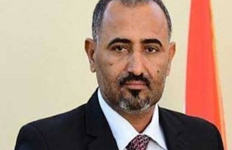 محافظ عدن ومدير أمنها في أبوظبي.. والمدينة تشهد تفجيرات وانقطاع للكهرباء