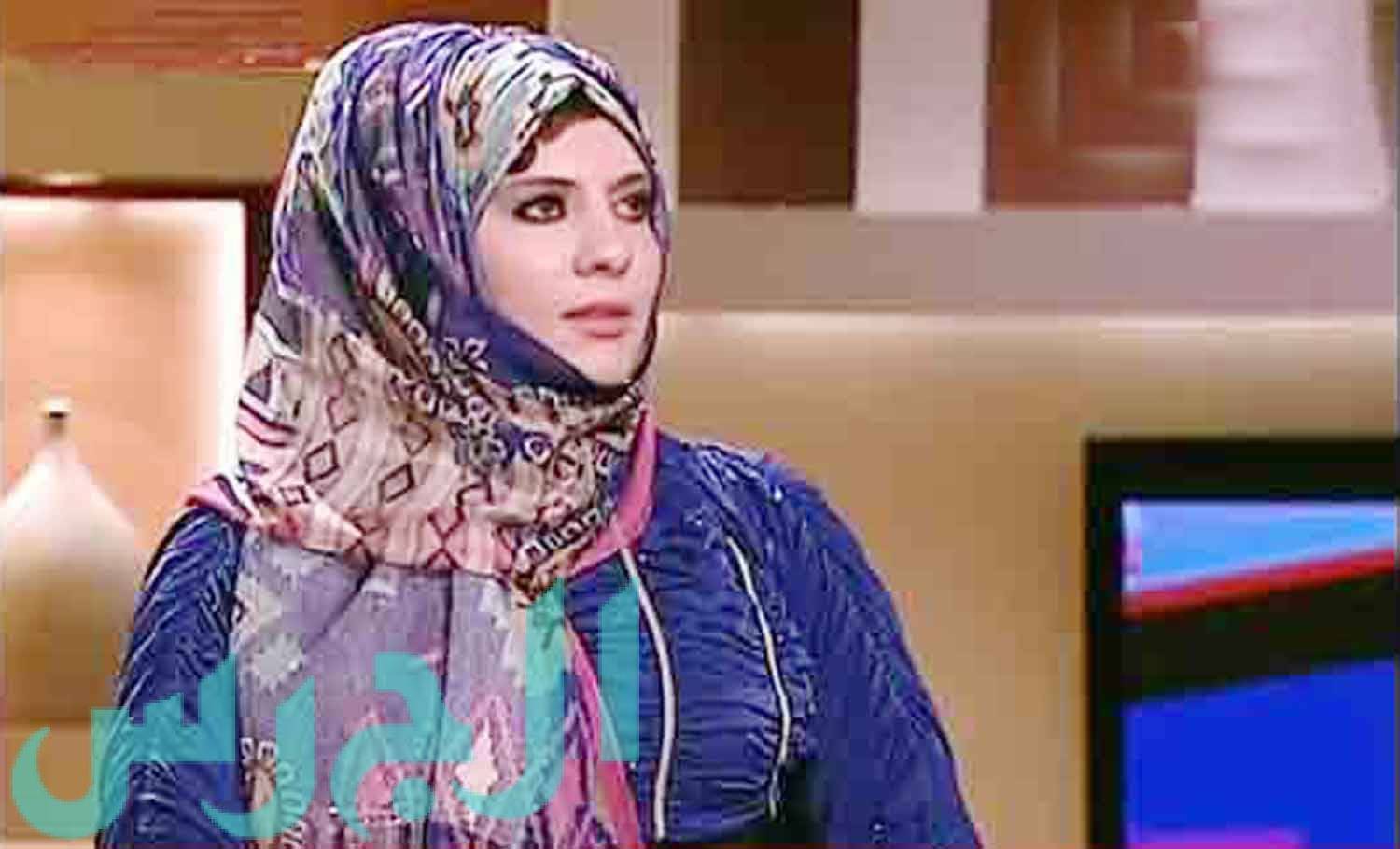 بالفيديو شاب مصري يقطع عضوه ويتحول لإمرأة محجبة