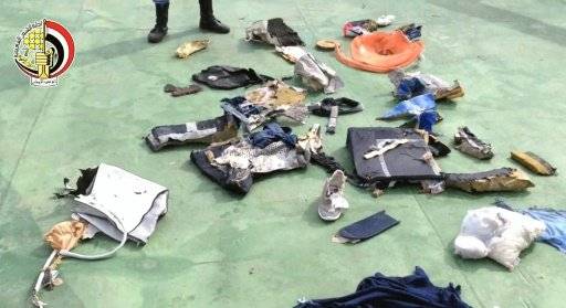 بدء جمع عينات من الحمض النووي لاهالي ضحايا الطائرة المصرية المنكوبة